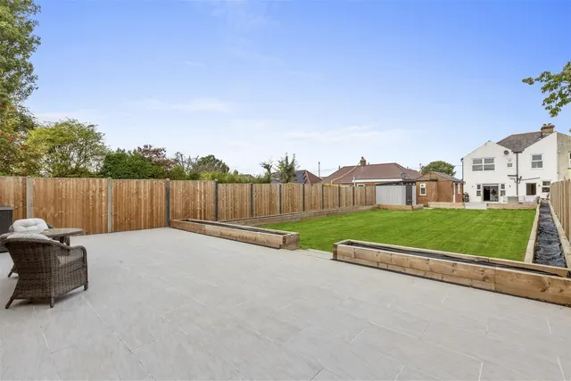 Beech Tree Road, Holmer Green, HP15, photo 2