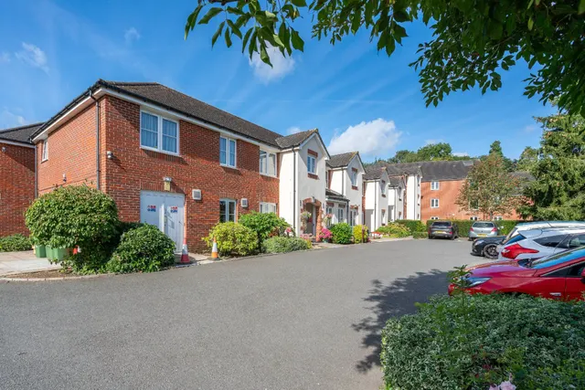 9 Pheasant Court, Holtsmere Close, Watford, photo 1