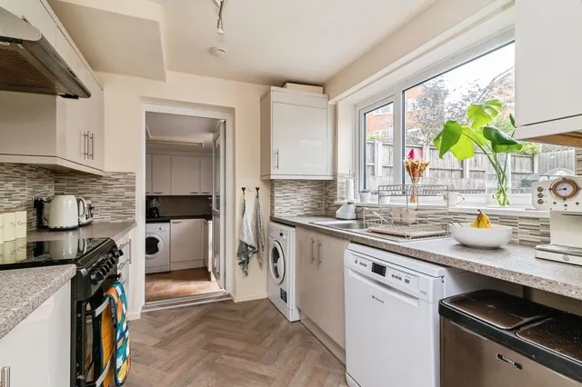 County Road, Gedling, NG4, photo 3