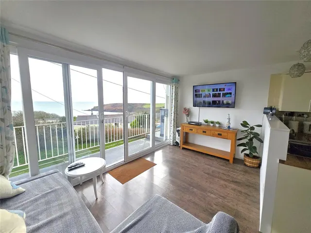 Devon Court, Freshwater East, SA71, photo 2
