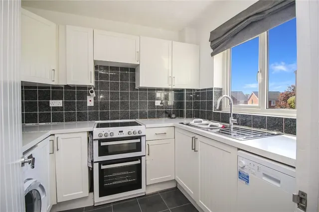 Benyon Path, South Ockendon, RM15, photo 2
