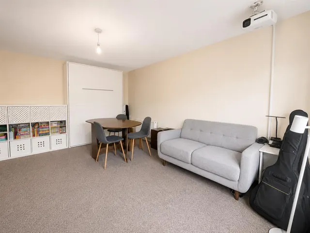 Russell Place, Sale, M33, photo 3