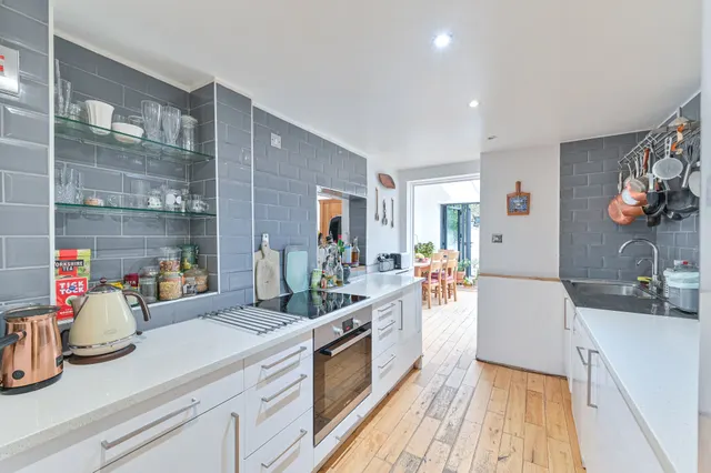 Photo 2 — 17 Shakespeare Road, London