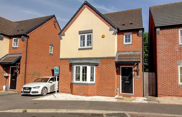 Cardinal Drive, Burbage, LE10, photo 1