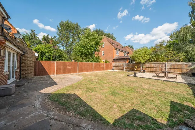 Stirling Avenue, Pinner, HA5, photo 2