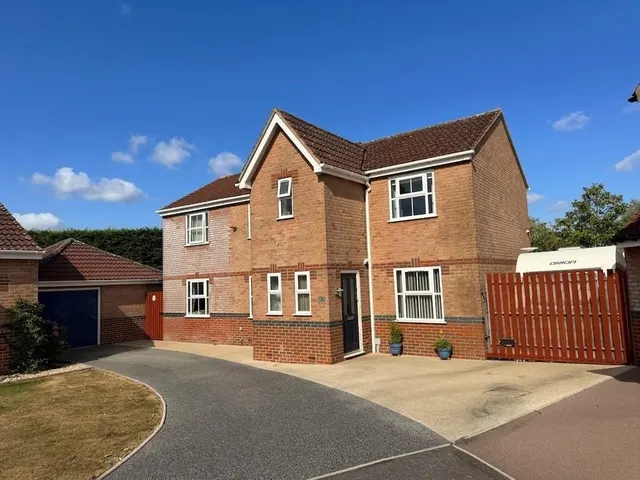 Camelot Way, Gillingham SP8 4SY, photo 1