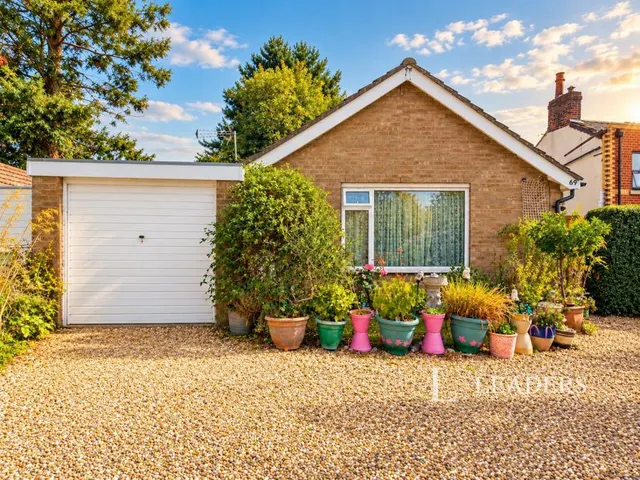 3 bedroom house, Nayland Road, Mile End, CO4