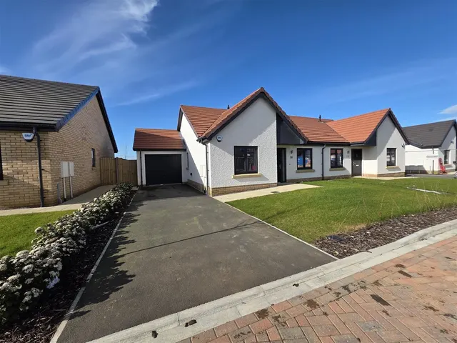 Heather Pastures Eastfield, Scarborough YO11 3YH, photo 1