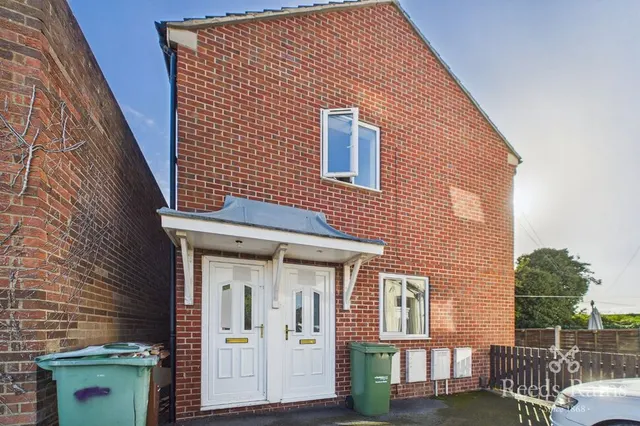 Cross Street, Horbury, WF4, photo 1