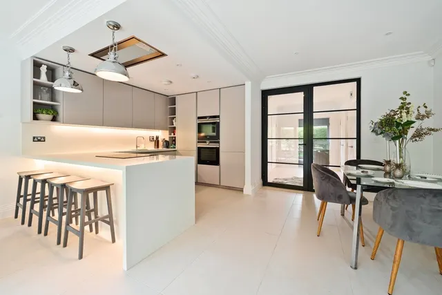 Photo 2 — Jubilee Mews Taplow Riverside SL6