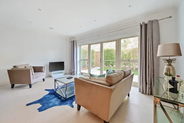 Photo 3 — Jubilee Mews Taplow Riverside SL6