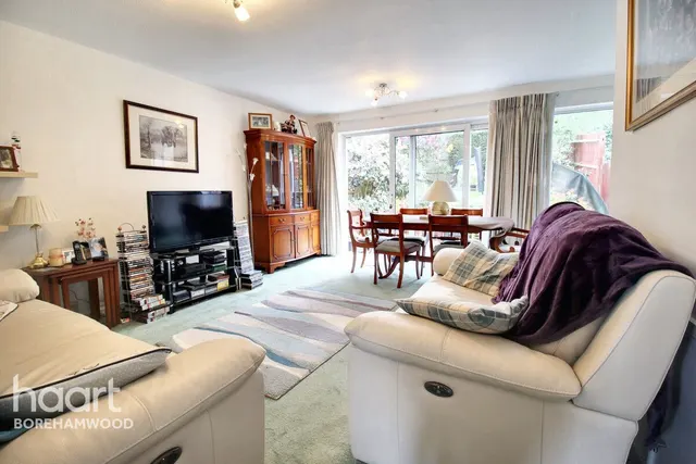 Wilcox Close, WD6, photo 2