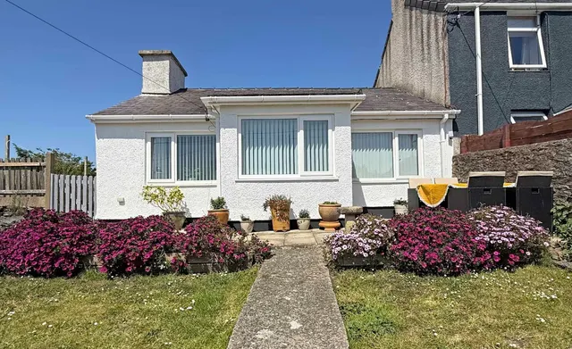 Llewelyn Street, Amlwch, photo 1