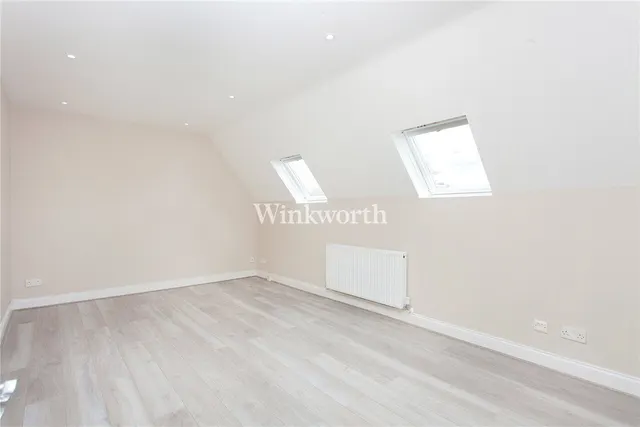 Finchley Road, London, NW11, photo 1