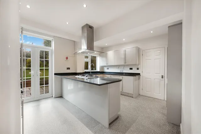 St Andrews Avenue, Wembley, HA0, photo 2