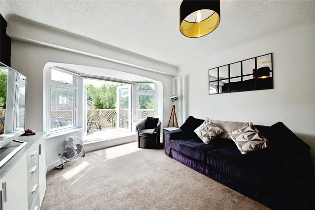 Photo 3 — Colney Hatch Lane, LONDON, London, N11