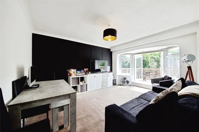 Photo 2 — Colney Hatch Lane, LONDON, London, N11