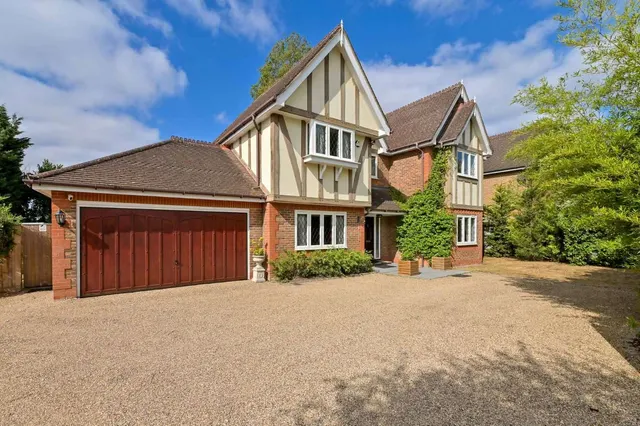 Harvest Hill Road, Maidenhead, Berkshire, SL6 2QQ, photo 1