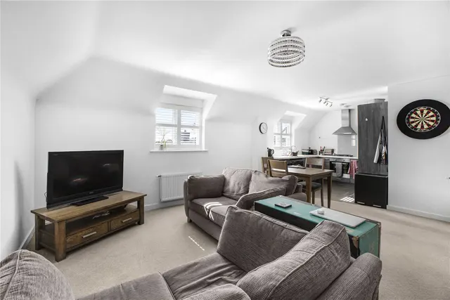 Brookwood Farm Drive, Knaphill, GU21, photo 3