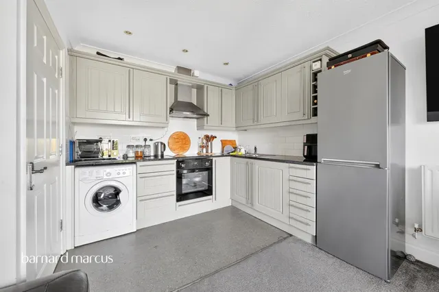 Ruxley Lane, Epsom, KT19, photo 3