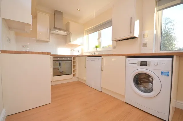 Norfolk Road, Upminster, RM14, photo 3