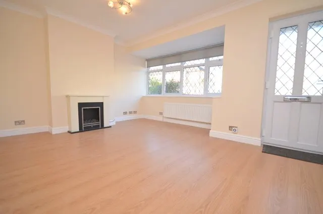 Norfolk Road, Upminster, RM14, photo 2