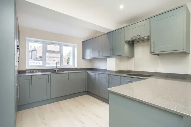 Bourneside Road, Addlestone, KT15, photo 2