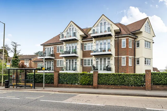 Bushey Gate, Sparrows Herne, WD23, photo 1