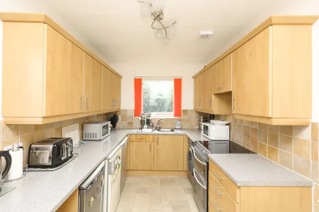 Queen Victoria Road, Sheffield, S17, photo 3