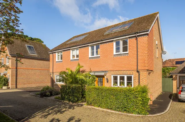 Meadow Close, Lavant, PO18, photo 1