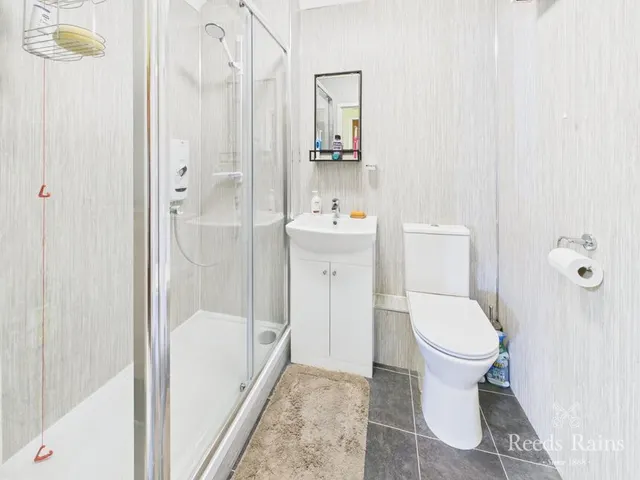 Grosvenor Crescent, Scarborough, YO11, photo 2