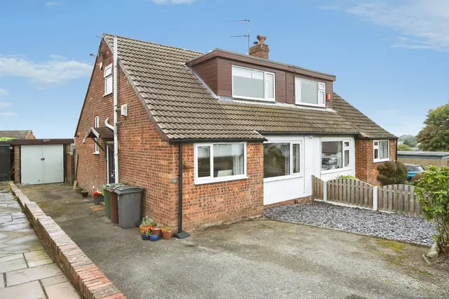 Banksfield Crescent, Yeadon, LS19, photo 1