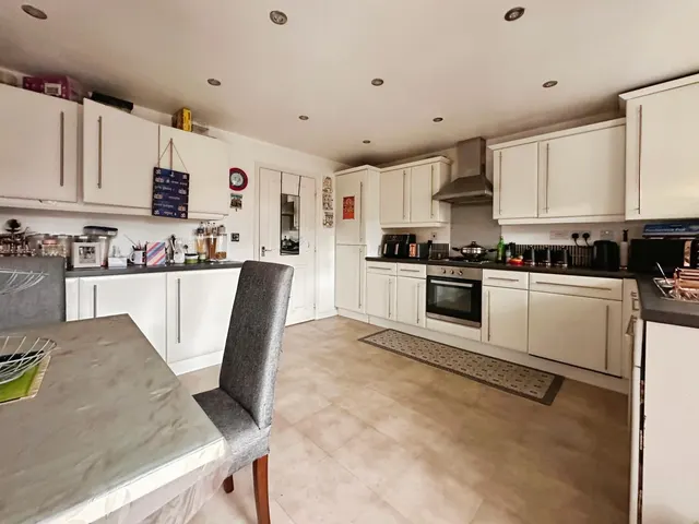Murray Avenue, Leeds, LS10, photo 2