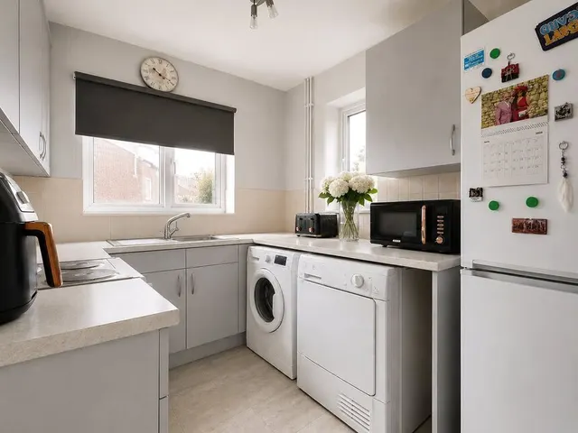 Photo 3 — Gregory Crescent, London, SE9