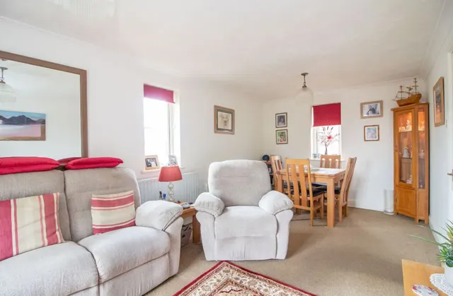 Photo 3 — 348 London Road, Waterlooville, PO7 7SR
