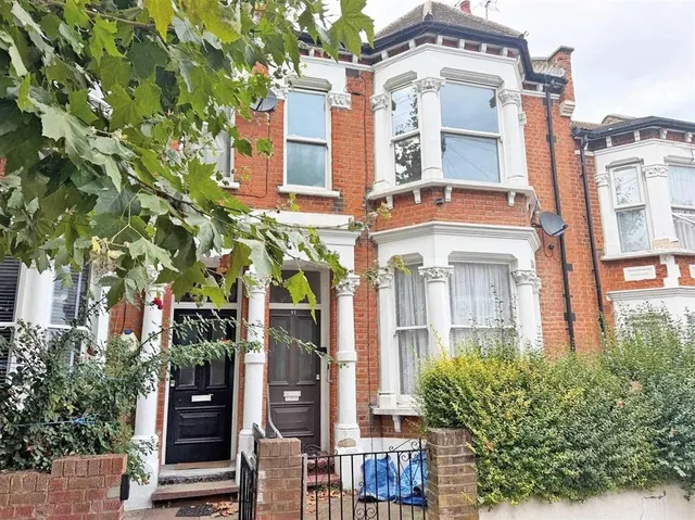 Tunley Road, London, photo 1