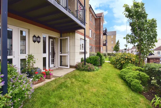 Canterbury Road, Sittingbourne, Kent, ME10, photo 1