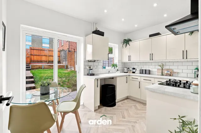 Morland Place, Northfield, B31, photo 1