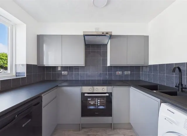 Photo 3 — Campbell Gordon Way, Cricklewood, NW2