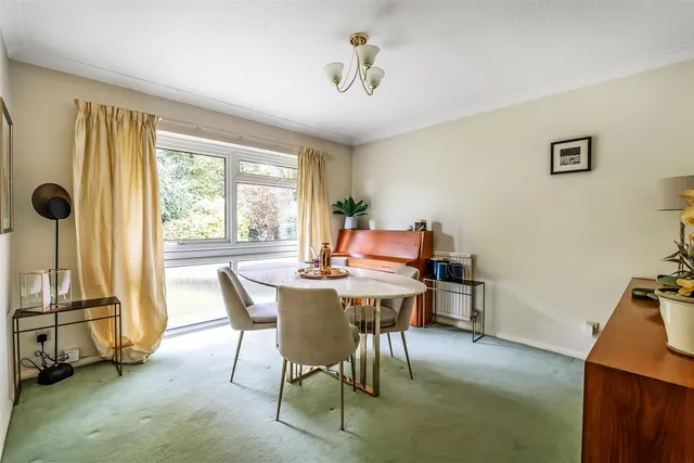 Ermyn Way, Leatherhead, KT22, photo 2