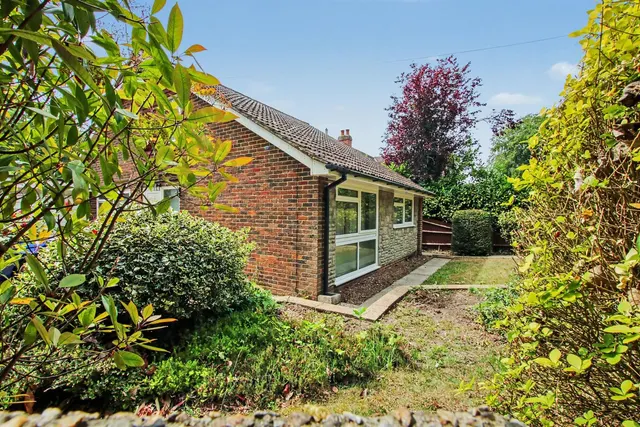 Ermyn Way, Leatherhead, KT22, photo 1