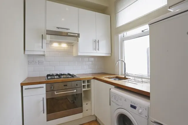 Northcote Road, London, SW11, photo 3