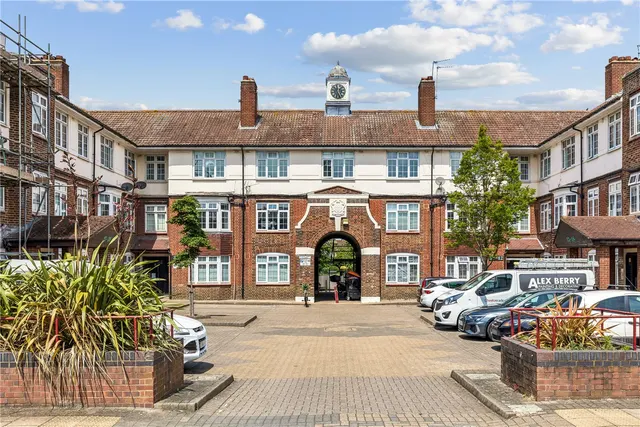 Fountain Road, London, SW17, photo 1