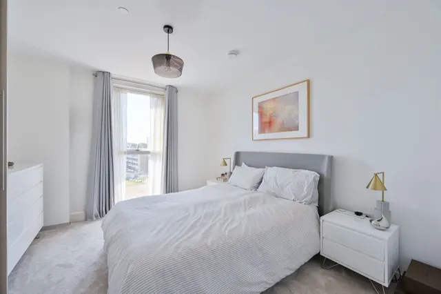 Photo 3 — Flat 16, Lacewood Apartments, LONDON