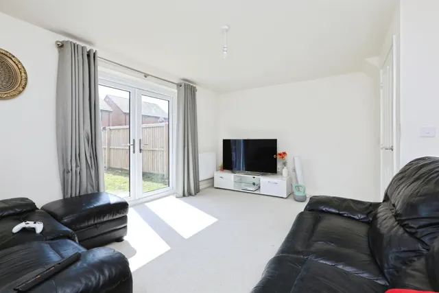 Photo 3 — Shaftsbury Green, Costhorpe, Worksop