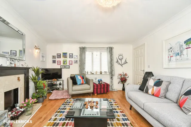 Thresher Drive, Swindon, SN25, photo 3