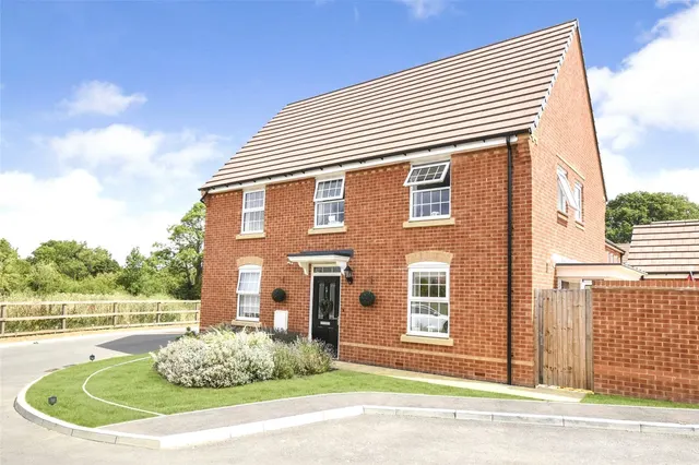 Barker Crescent, Hook, Hampshire, RG27 9FR, photo 1