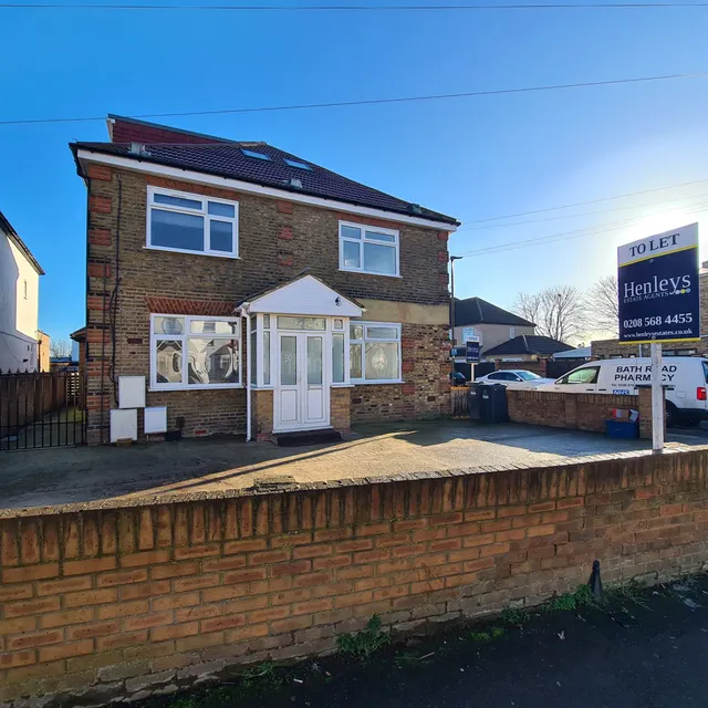 Martindale Road, Hounslow, photo 1