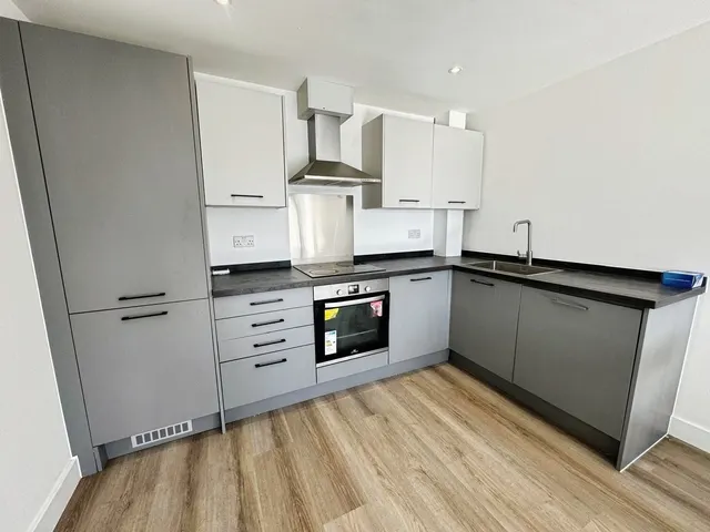 Farnborough Road, Farnborough, GU14, photo 2