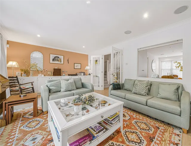 Spring Grove, Hampton, TW12, photo 2